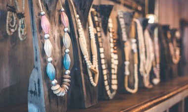 On Wearing a Jewelry