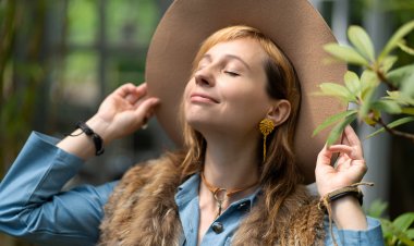 How To Dress Well with Your Long Earrings?